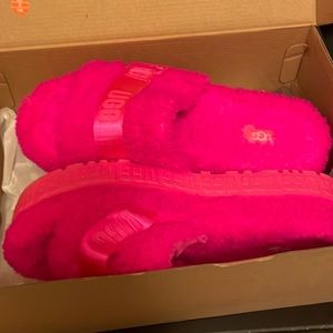 Taffy (Hot Pink) Fluffita Slippers